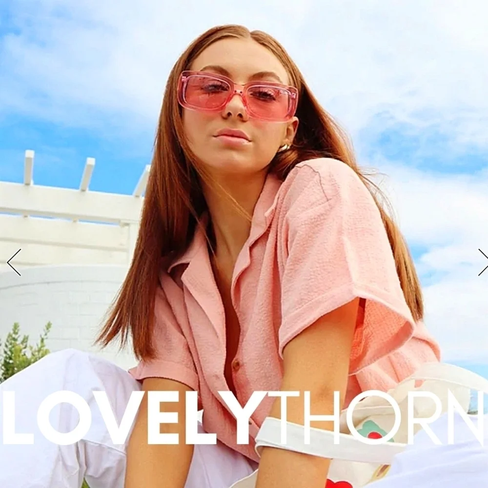 QUAY // ltd ed rare coral rectangular retro-chic yada yada sunglasses